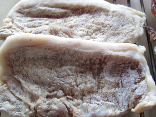 2ヵ月塩漬けをして燻製をした豚ロース肉