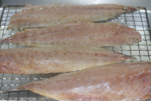 アジ燻製下処理