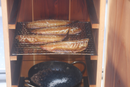 アジの燻製を作る