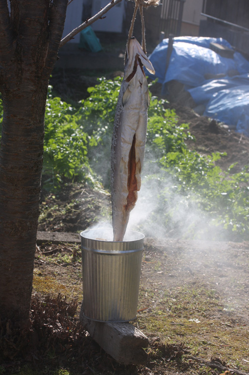 新巻鮭の燻製