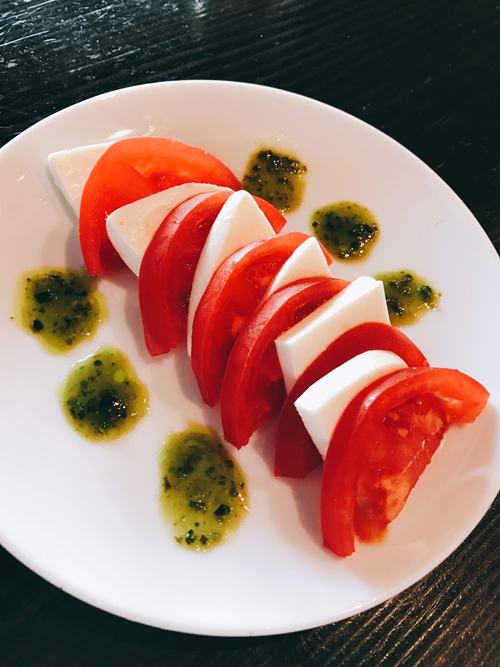 自家製モッツァレラチーズのカプレーゼ