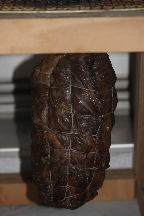 ロースハム熟成中