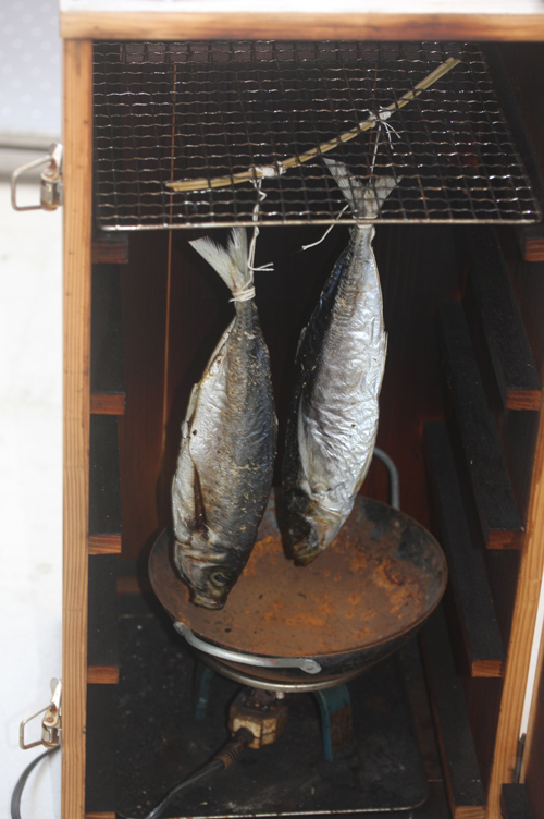 マンションでアジの燻製