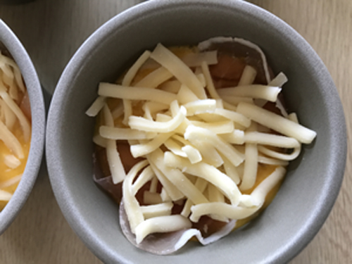 とろけるチーズをトッピング