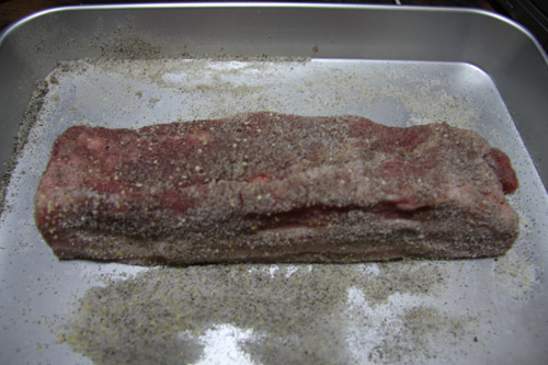 ベーコン工程：塩漬け