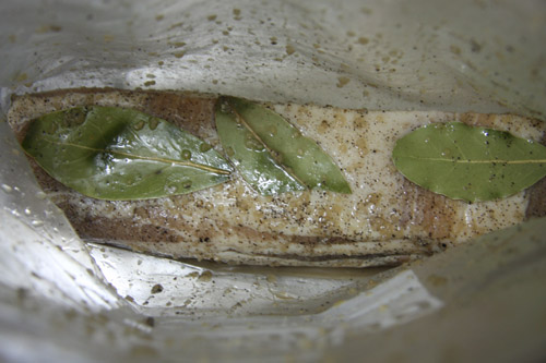 ベーコン工程：塩漬け完了