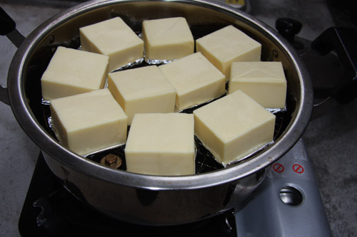スモークチーズを鍋で作る
