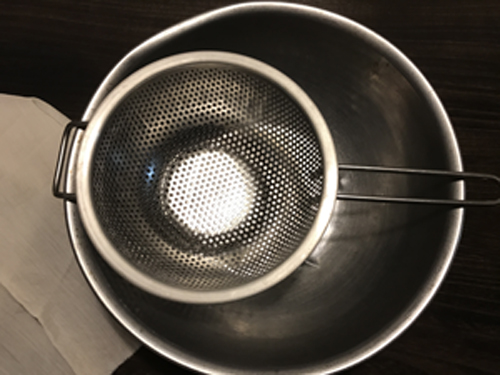 ボウルとザルを