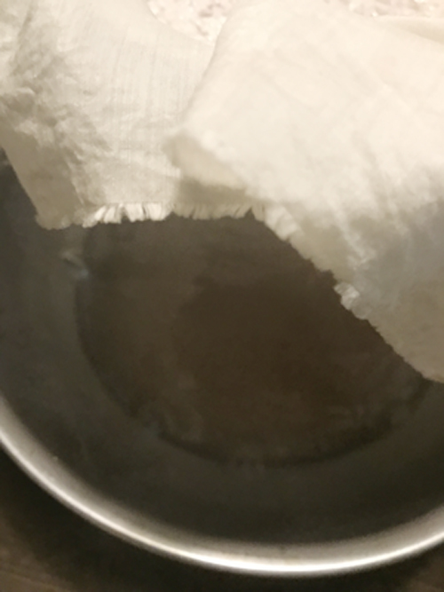 ボウルに溜まったホエイ