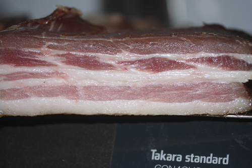 パンチェッタの断面