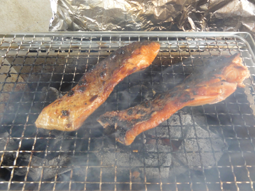 鮭のBBQコンロで燻製
