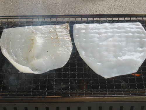 冷凍イカの燻製をBBQコンロで作る