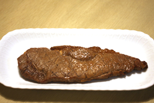 燻製サーロインステーキを焼いて食べる