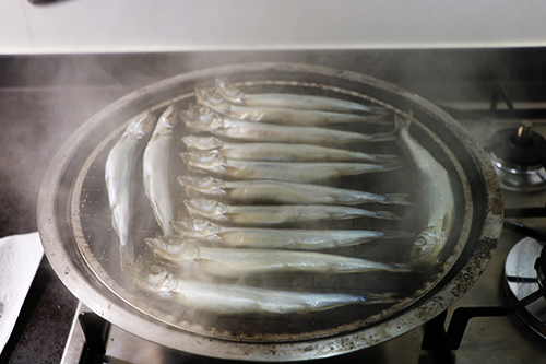 シシャモを燻製