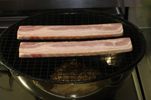 ベーコンのキッチン燻製