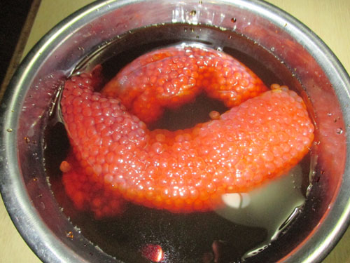 筋子をしょうゆづけにして燻製