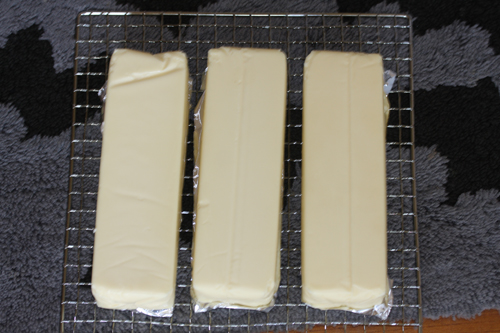 ファミリアチーズを燻製