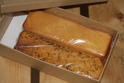 ファミリアチーズを燻製してプレゼント