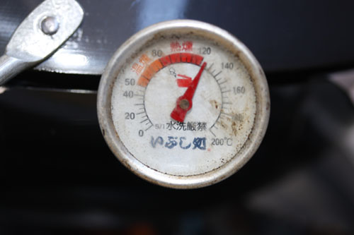 中華鍋燻製器の温度計