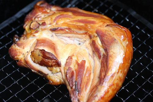 骨付き鶏モモ肉の燻製