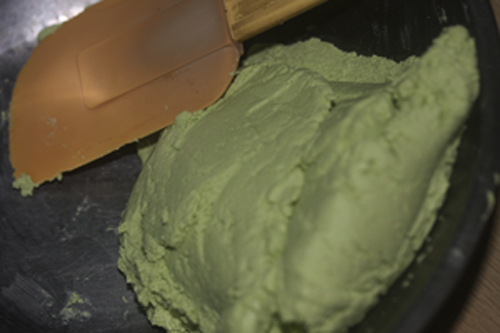 チーズを練り上げる